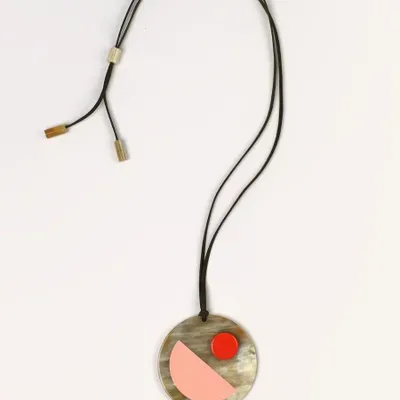 Bijoux - Pendentif en corne et laque bicolore - L INDOCHINEUR X RIVÊT