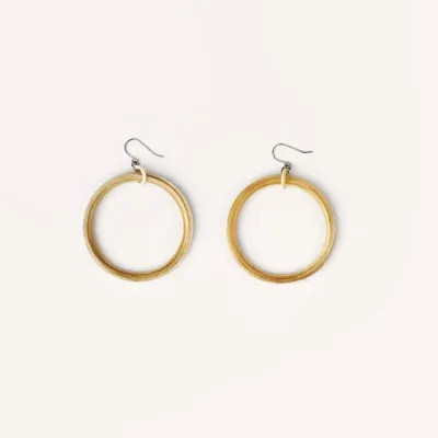 Jewelry - Large single ring earrings in hoof - Hooks - Marbled blond horn - L INDOCHINEUR X RIVÊT