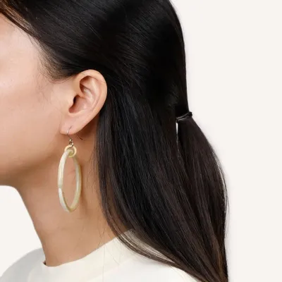 Jewelry - Large single ring earrings in hoof - Hooks - Marbled blond horn - L INDOCHINEUR X RIVÊT