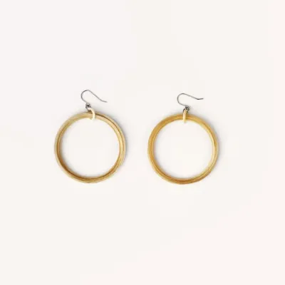Jewelry - Large single ring earrings in hoof - Hooks - Marbled blond horn - L INDOCHINEUR X RIVÊT