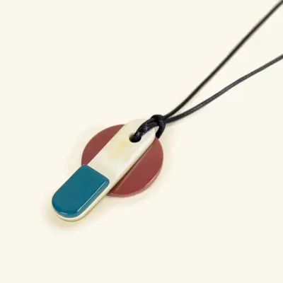 Bijoux - Pendentif Arène en corne et laque cordon noir - L INDOCHINEUR X RIVÊT