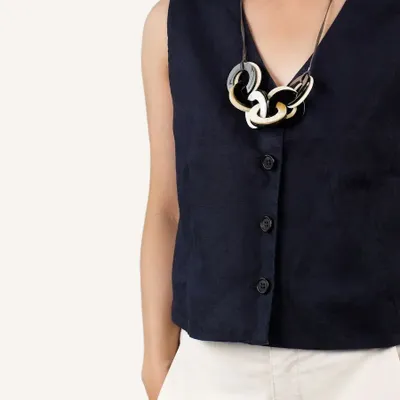 Bijoux - Pendentif anneaux entrelacés en corne blonde et noire - L INDOCHINEUR X RIVÊT