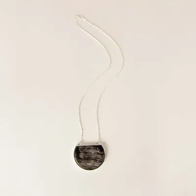 Jewelry - Truncated disc medallion pendant, silver chain, marbled black horn - L INDOCHINEUR X RIVÊT