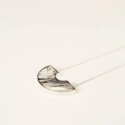 Jewelry - Crescent pendant, silver setting and chain, marbled black horn - L INDOCHINEUR X RIVÊT