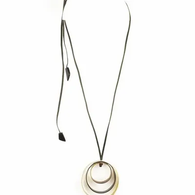 Bijoux - Pendentif 3 rubans en corne blonde et noire - L INDOCHINEUR X RIVÊT