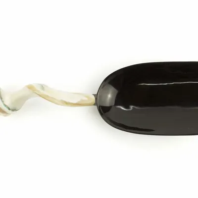 Couverts de service - Cuillère à riz ovale manche escargot en corne noire et nacre - L INDOCHINEUR X RIVÊT