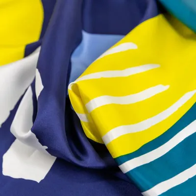Foulards et écharpes - Carré en twill de soie 90x90, couture roulée main (19 mommes). - L INDOCHINEUR X RIVÊT