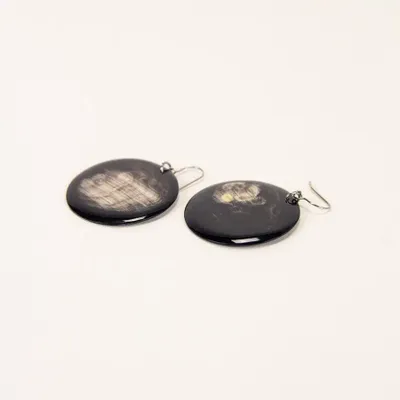 Bijoux - Boucles d'oreilles disque plein en corne noire marbrée - Crochets - L INDOCHINEUR X RIVÊT