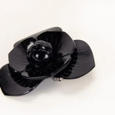 Broches - Broche fleur en corne noire unie - L INDOCHINEUR X RIVÊT