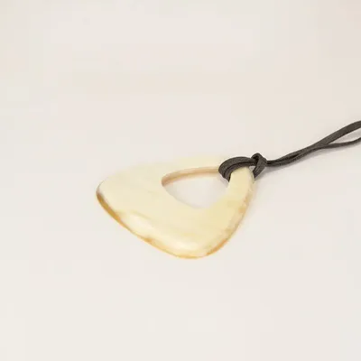 Jewelry - Openwork triangle pendant in blond horn - L INDOCHINEUR X RIVÊT