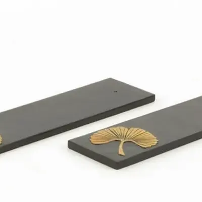 Candlesticks and candle holders - Set of 2 ginkgo incense holders in stone, black background - L INDOCHINEUR X RIVÊT
