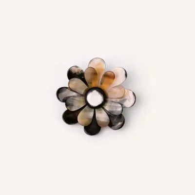 Broches - Broche fleur en corne noire et blanche - L INDOCHINEUR X RIVÊT