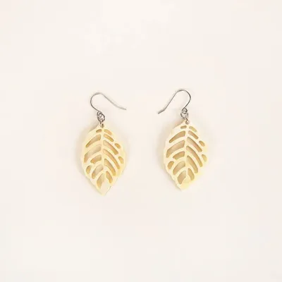 Bijoux - Boucle d'oreille feuille en corne blonde africaine - Beige - L INDOCHINEUR X RIVÊT