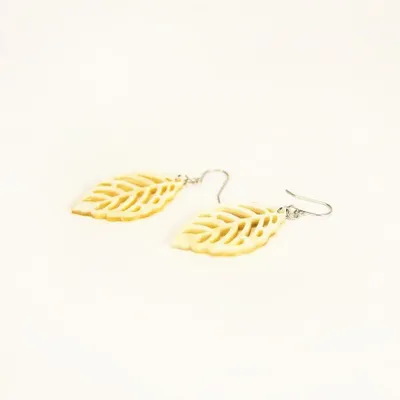 Bijoux - Boucle d'oreille feuille en corne blonde africaine - Beige - L INDOCHINEUR X RIVÊT