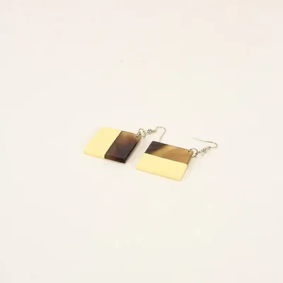 Jewelry - Square earring in horn and fuchsia lacquer - Hooks - Ivory lacquer - L INDOCHINEUR X RIVÊT