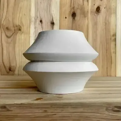 Sculptures, statuettes and miniatures - Sculptural, geometric vase in white porcelain - Palindrome A2L - CALLIGRAMME