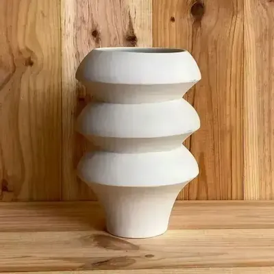 Ceramic - Sculptural, geometric vase in white porcelain - Palindrome C4L - CALLIGRAMME