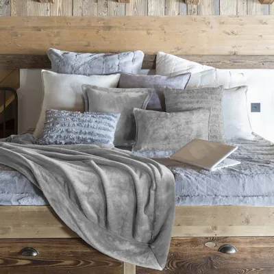 Throw blankets - Tender Throw Blanket Perle 150 X 200 - MAISON VIVARAISE - SDE VIVARAISE WINKLER