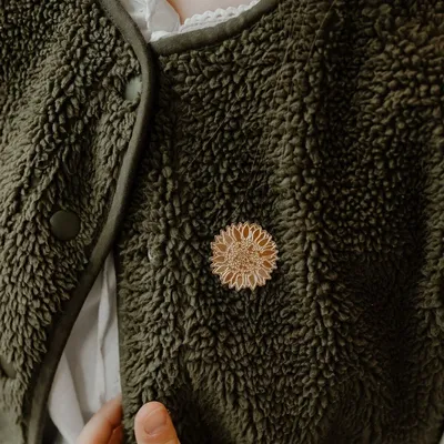 Broche laiton doré - Tournesol - LES PETITES HIRONDELLES