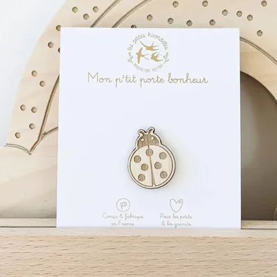 Pin's en bois - Coccinelle - LES PETITES HIRONDELLES