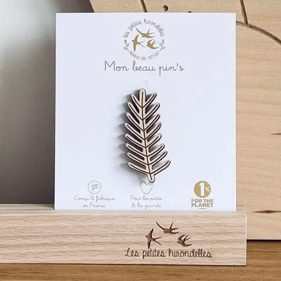 Pin's en bois - Branche de pin - LES PETITES HIRONDELLES