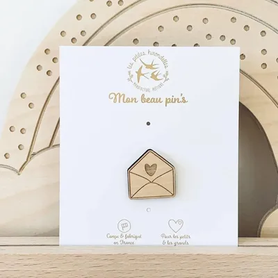 Pin's en bois - Enveloppe Coeur - LES PETITES HIRONDELLES