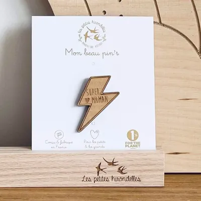 Pin's en bois - Super Maman - LES PETITES HIRONDELLES