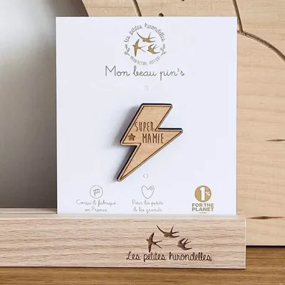 Pin's en bois - Super Mamie - LES PETITES HIRONDELLES