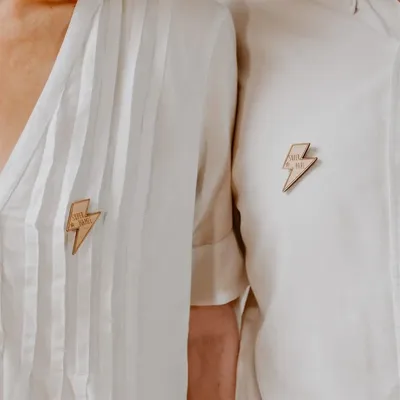 Pin's en bois - Super Papi - LES PETITES HIRONDELLES