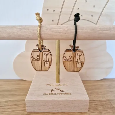 Cadeaux - porte-cles-en-bois-telecabine - LES PETITES HIRONDELLES