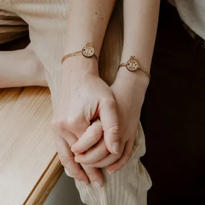 Bracelets - bracelet-en-bois-coccinelle - LES PETITES HIRONDELLES