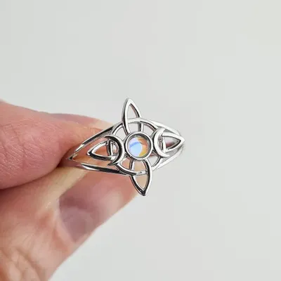Jewelry - Witches knot ring with stone - MANDALASHOP