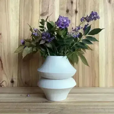 Autres décorations de Noël - Vase sculptural et géométrique en porcelaine blanche - Oneiros E5 - CALLIGRAMME
