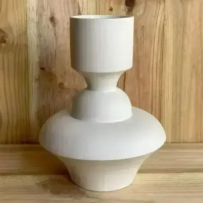 Decorative objects - Sculptural, geometric vase in white porcelain - Oneiros E4 - CALLIGRAMME