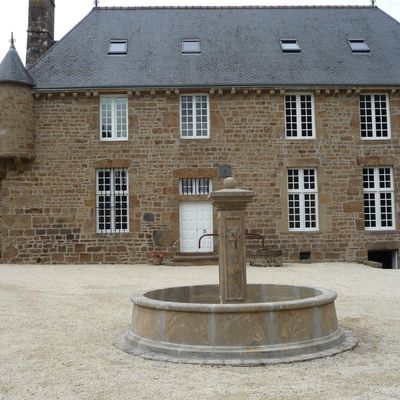 Sculptures, statuettes and miniatures - Fontaine en pierre naturelle - HARMONIE DU LOGIS