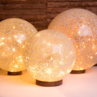 Guirlandes et boules de Noël - Boules lumineuses - QUETZALES