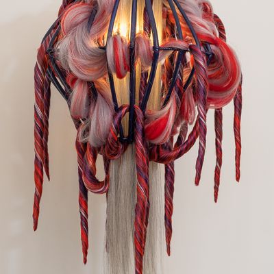 Objets design - Suspension/sculpture ENIGMATIC PURPLE. - MICKI CHOMICKI HAIR BRUT