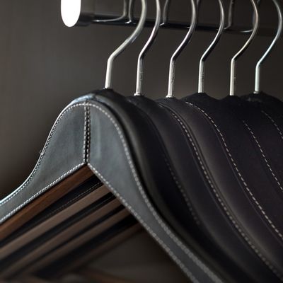 Walk-in closets - Hanger Jacket/shirt in Leather - SOL & LUNA