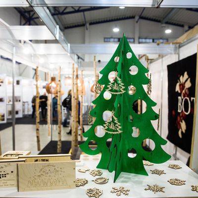 Guirlandes et boules de Noël - Ornements en bois - NORD DECO