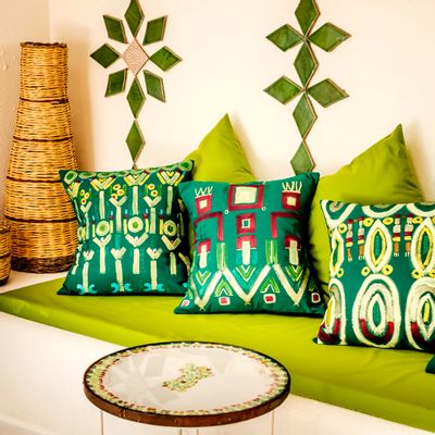 Cushions - Hand-painted Cushions - LE BOTTEGHE SU GOLOGONE NE PAS UTILISER