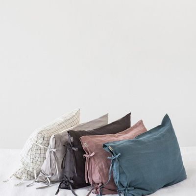 Bed linens - Linen pillowcase with skinny ties in various colors - MAGICLINEN