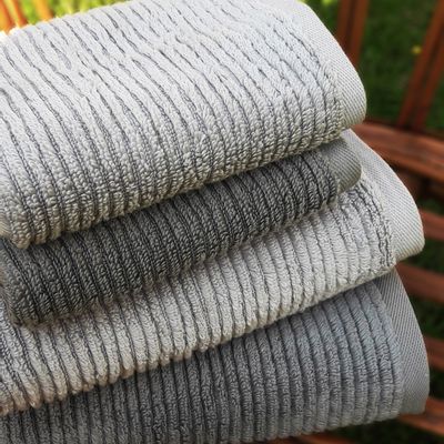 Bath towels - Slim Ribbed Towel & Bathrug - L'APPARTEMENT