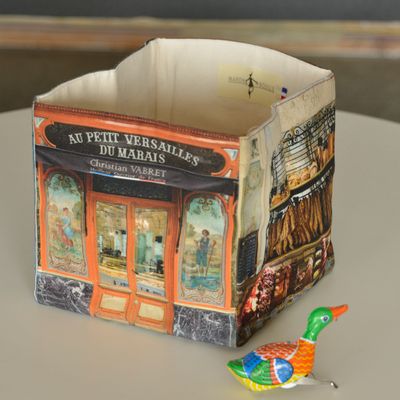 Homewear textile - Boite de rangement Boulangerie "Au petit Versailles du marais" - MARON BOUILLIE