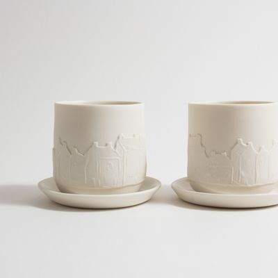 Mugs - Cup with relief decor of houses, and saucer - BÉRANGÈRE CÉRAMIQUES