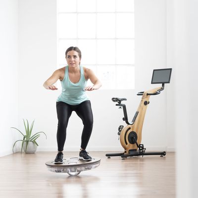 Gym and fitness equipment for hospitalities & contracts - Eau-Me Board  - Plateau d'équilibre - WATERROWER | NOHRD