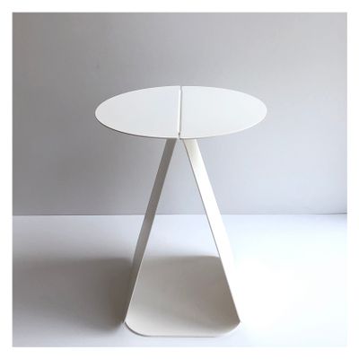 Lawn tables - Round symmetrical side table YOUMY - White powdered - MADEMOISELLE JO