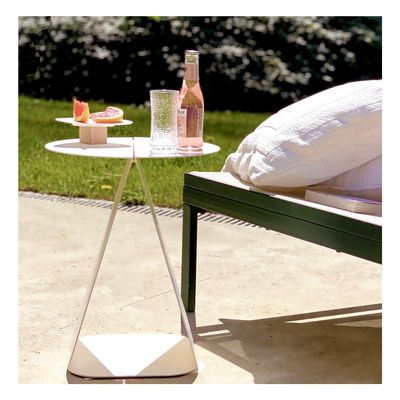 Coffee tables - Round symmetrical side table YOUMY - White powdered - MADEMOISELLE JO
