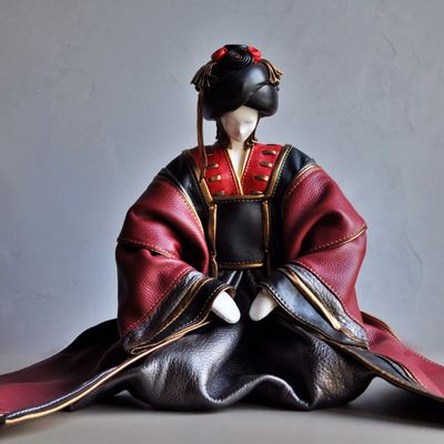 Pièces uniques - Sculpture en Cuir Geisha - ANNIE DELEMARLE SCULPTURE CUIR