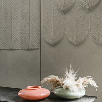 Pottery - Low vase/banana leaf panel - NATURE'S LEGACY