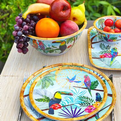 Lawn tables - Rio Toucans collection melamine tableware - LES JARDINS DE LA COMTESSE